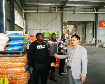 Afrikanische Kunden besuchen Parkson Schweinefutter-Produktionswerkstatt